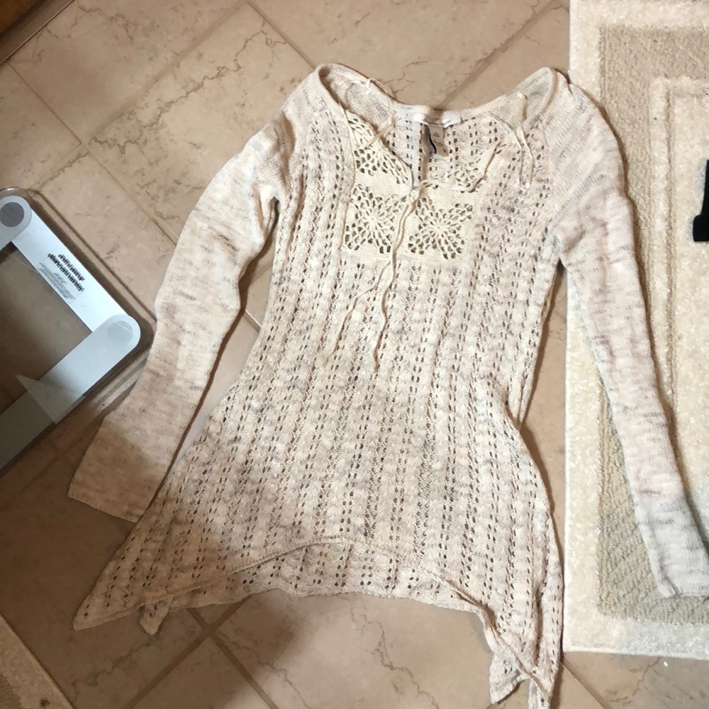 Holy, thin sweater fashion!!!